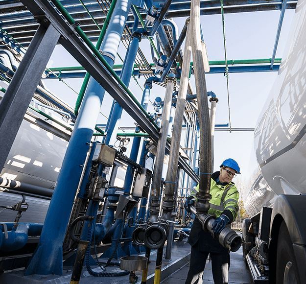 VARO Strengthens Germany News Man Truck Pipes